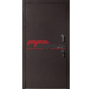входная трехконтурная дверь, усилена тремя петлями